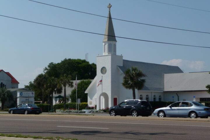 Giving Back to the Destin Community - Saint Andrews Church 01